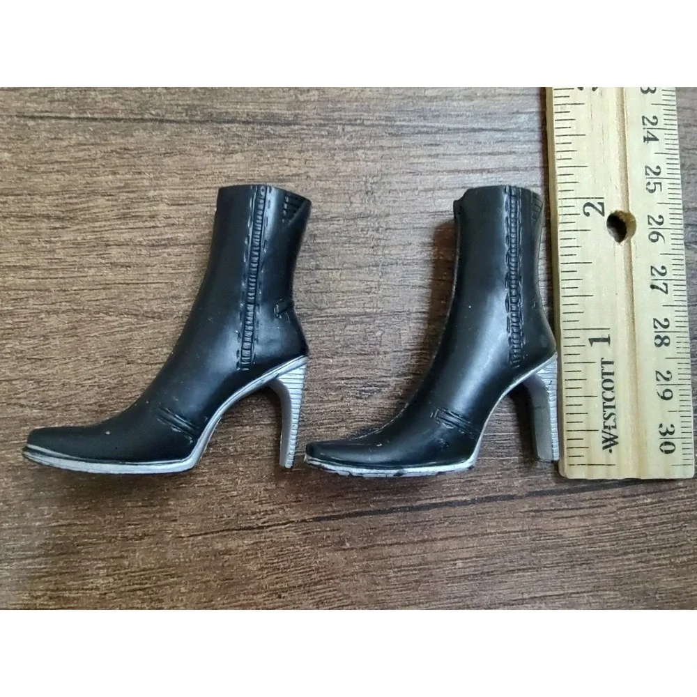 MGA Bratz Doll Shoes Black with gray bottom Boots Square Toed Heels Z30